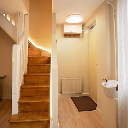 Old House In The Heart Of Apartman